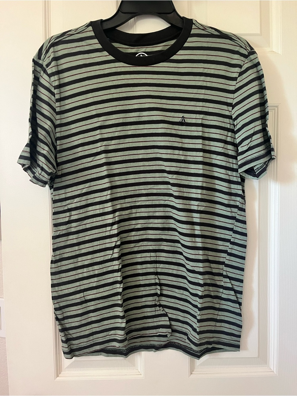 volcom men’s green striped short sleeve shirt